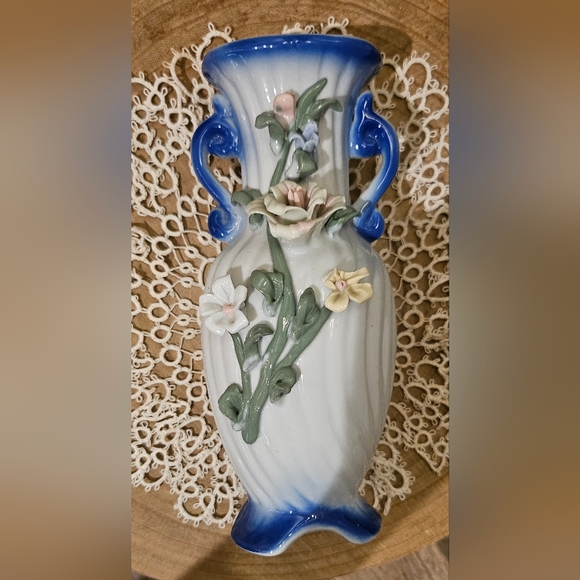 Vintage Blue Lusterware Bud Vase 3 D Applied Flowers, Beautiful - Picture 5 of 5